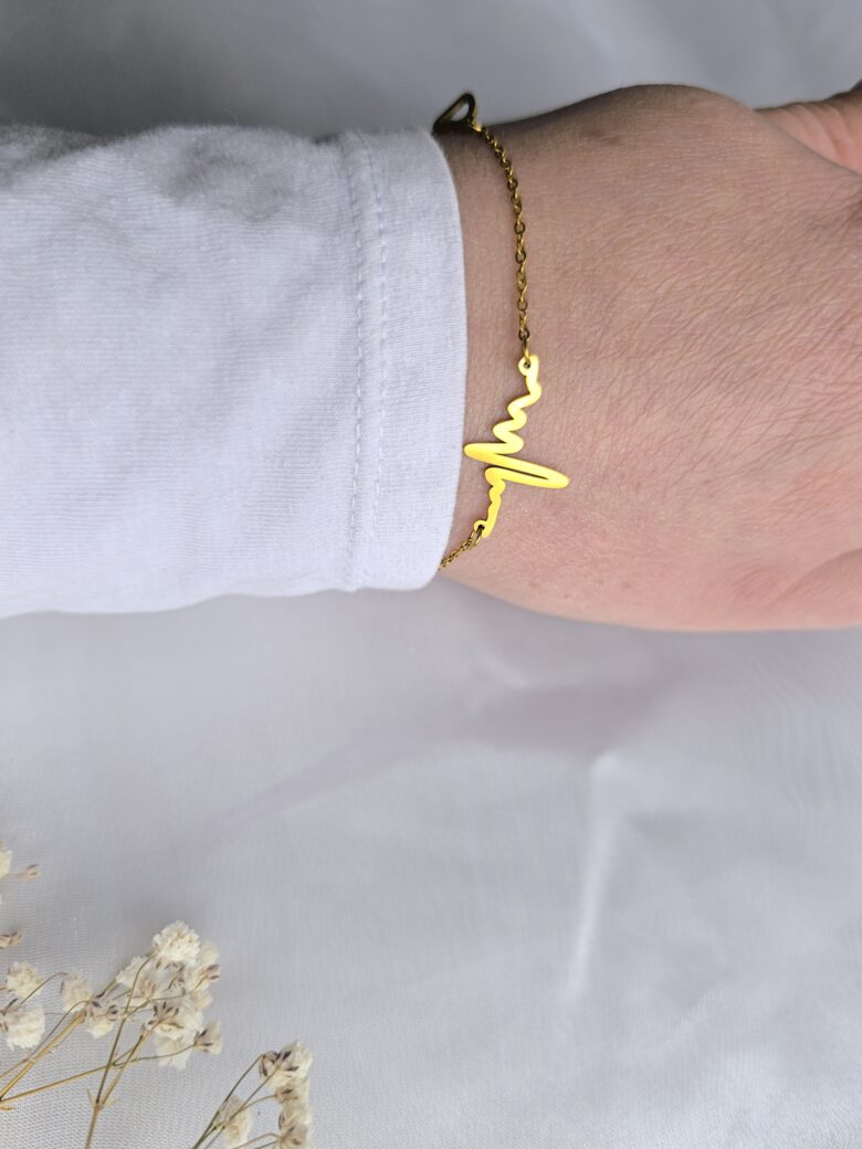 Rokassprādze - sirdspuksti