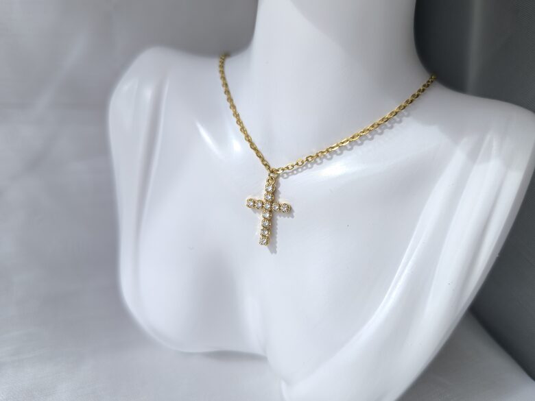 Kaklarota - Krustiņš ar kristāliem