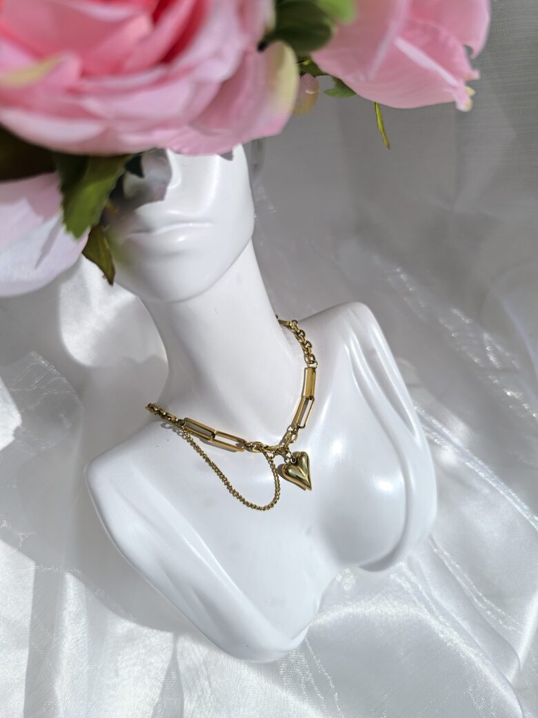 Kaklarota - Sirds ar ķēdīti