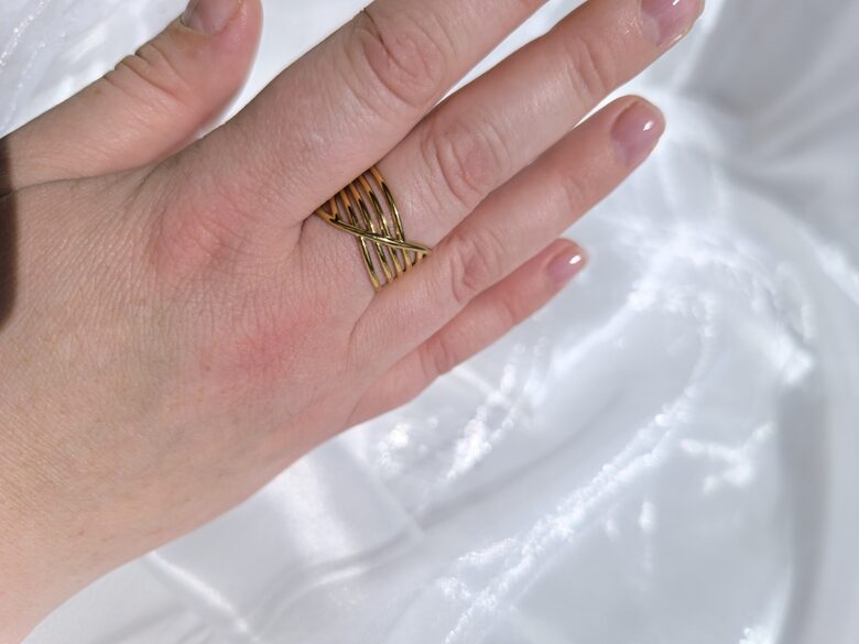 Gredzens - Melānija